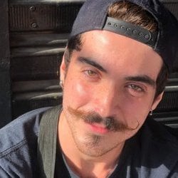 Foto de Fe Theo ao vivo na webcam