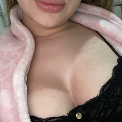 Foto de Manuelly 2025 ao vivo na webcam