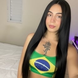 Foto de Flora Novaki ao vivo na webcam