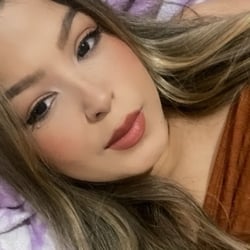 Foto de Gabriela BRK ao vivo na webcam