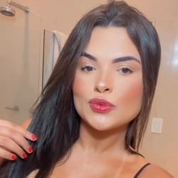 Foto de Gabriela Carlot ao vivo na webcam