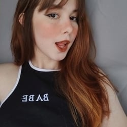 Foto de Giovanna Baby ao vivo na webcam