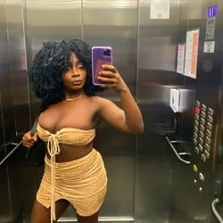 Foto de Helena Pretinha ao vivo na webcam