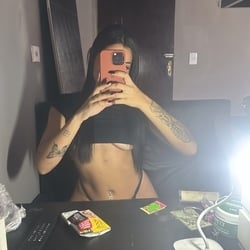 Foto de Hillary 24K ao vivo na webcam