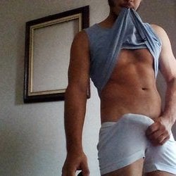 Foto de Hold Me Down - videos sexo ao vivo Sexo ao Vivo