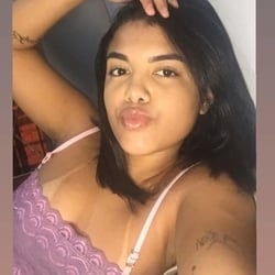 Foto de Isadora Alves ao vivo na webcam
