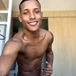 Foto de João 24cm ao vivo na webcam