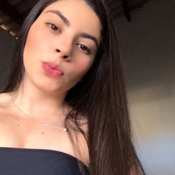 Foto de Júlia Evelyn ao vivo na webcam