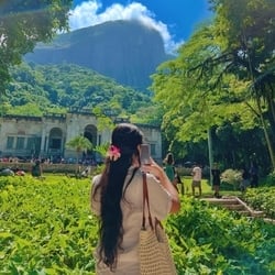 Foto de Julie Santos ao vivo na webcam