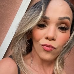 Foto de Kalliny ao vivo na webcam