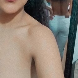 Foto de Katelyn Dada ao vivo na webcam