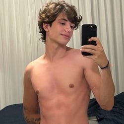 Foto de Kauê Twink ao vivo na webcam