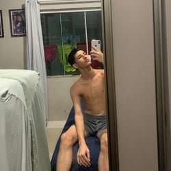 Foto de Kenzo Lamoglia ao vivo na webcam