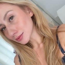 Foto de Kim Cam ao vivo na webcam