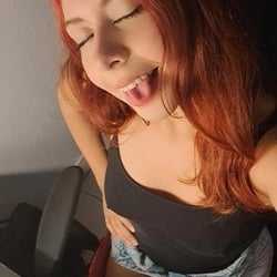 Foto de Kira Your Babe ao vivo na webcam