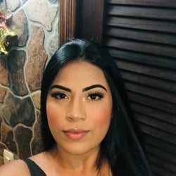 Foto de Lara Agh ao vivo na webcam