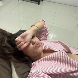 Foto de Lari Mao ao vivo na webcam