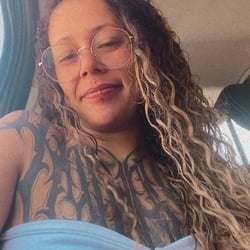 Foto de Lari P ao vivo na webcam