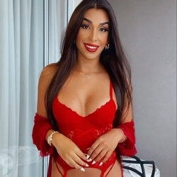Larissa Fox