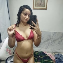 Foto de Lary Magrinha ao vivo na webcam