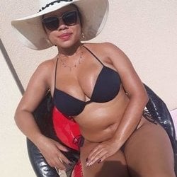 Foto de Lary Peituda ao vivo na webcam