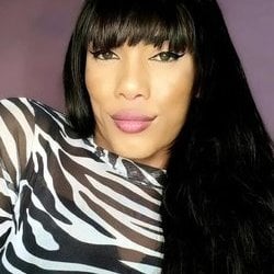 Foto de Lary Tezuda ao vivo na webcam