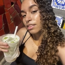 Foto de Laura 021 ao vivo na webcam