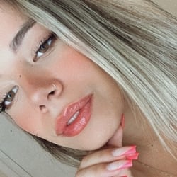 Foto de Laura Oliveira ao vivo na webcam