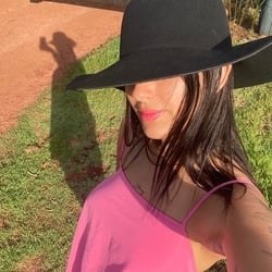 Foto de Laurinha Magnif ao vivo na webcam