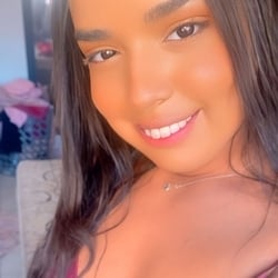 Foto de Layla Bay ao vivo na webcam