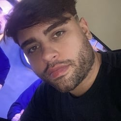 Foto de Leke Versátil ao vivo na webcam