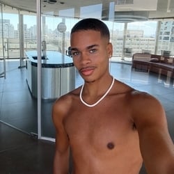 Foto de Leon Carioca Dot ao vivo na webcam