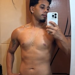 Foto de Levyr 085 ao vivo na webcam