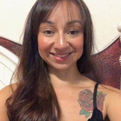 Foto de Liana Liz ao vivo na webcam