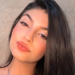 Foto de Linda Charllote ao vivo na webcam