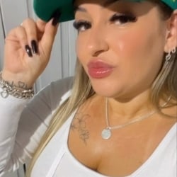 Foto de Loira 7777 - videos sexo ao vivo Sexo ao Vivo