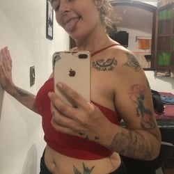 Foto de Loira Tatuada Ro ao vivo na webcam