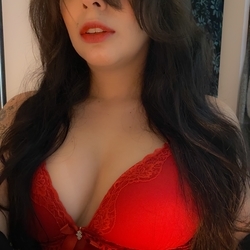 Lola Bloom