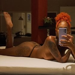 Foto de Lu Falcone ao vivo na webcam