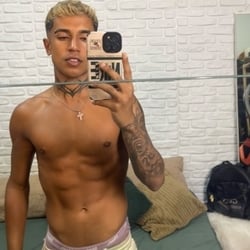 Foto de Luan Latino ao vivo na webcam