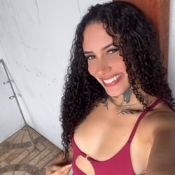 Foto de Luany ao vivo na webcam