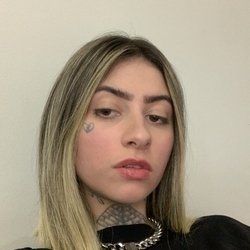 Foto de Luiza Domme ao vivo na webcam