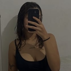 Foto de Luiza Mokdci ao vivo na webcam