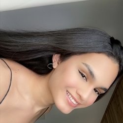 Foto de Luyza Campos ao vivo na webcam