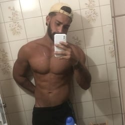 Foto de Macho Fit 2022 ao vivo na webcam