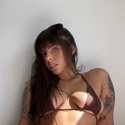 Foto de Madu ao vivo na webcam