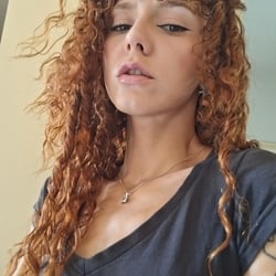 Foto de Maelle Arnault ao vivo na webcam