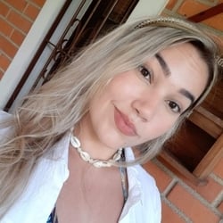 Foto de Maju Alone ao vivo na webcam