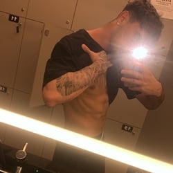 Foto de Silly Hand ao vivo na webcam