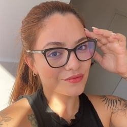 Foto de Mariana Huff ao vivo na webcam